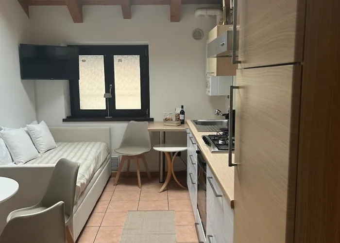 The Lakeside Loft * 메나지오